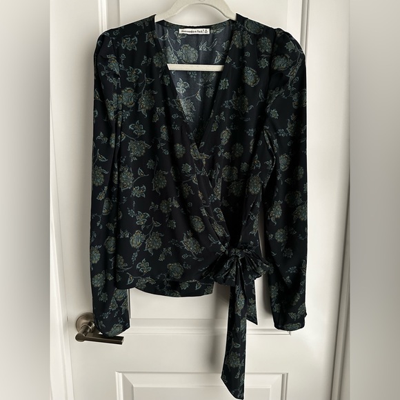 Abercrombie & Fitch Wrap Bow Tie long Sleeve Top - Picture 2 of 5